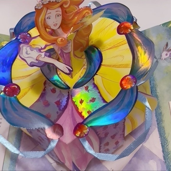 “Cinderella: A Pop-Up Fairy Tale" by Matthew Reinhart - Picture 2 of 12